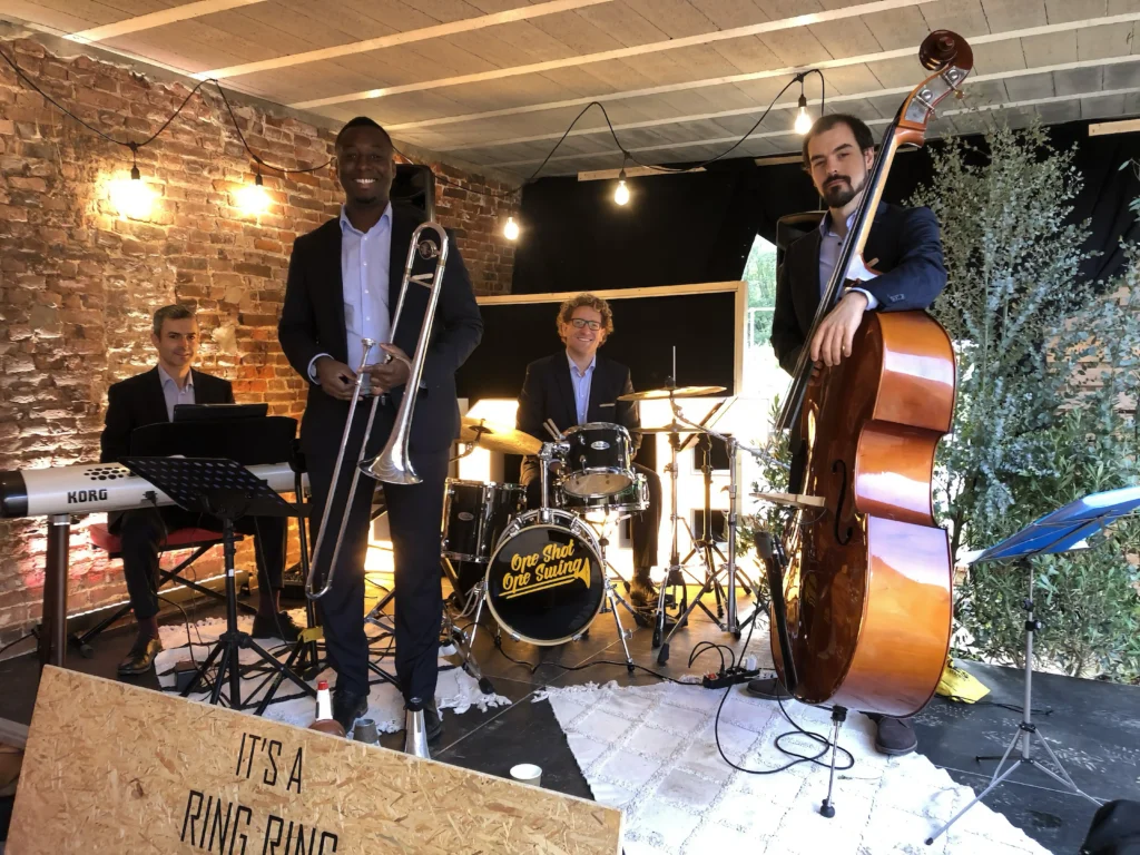 Le groupe sur scène