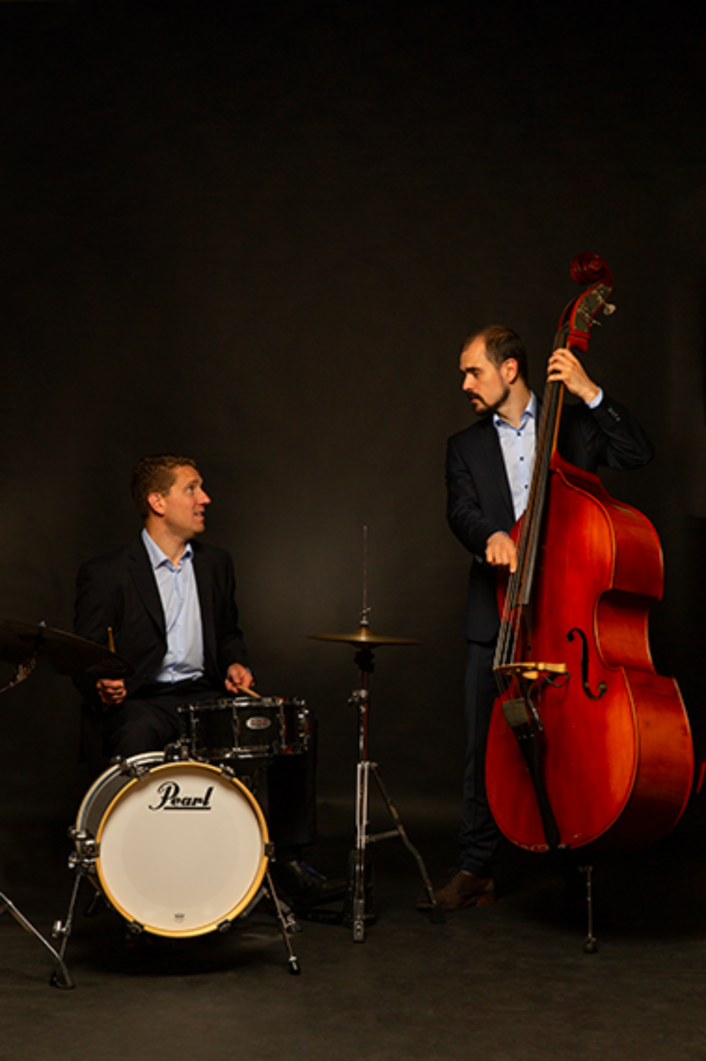 Batteur et contre-bassiste